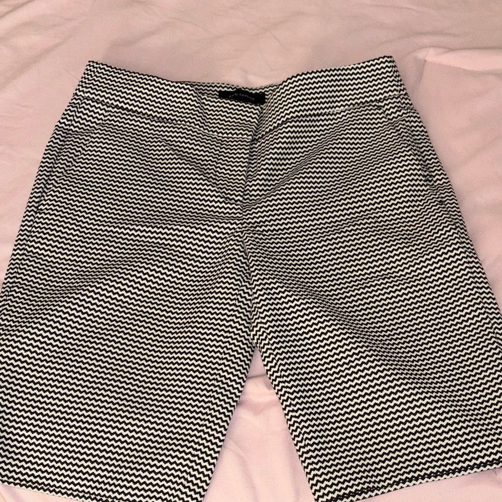 Ann Taylor Monochrome Zigzag Shorts